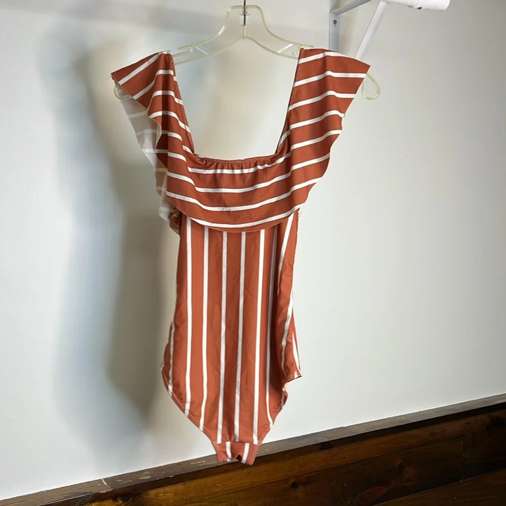 Albion Fit Rust and Cream Striped One Piece Swimsuit- Girl’s‎ 8/10